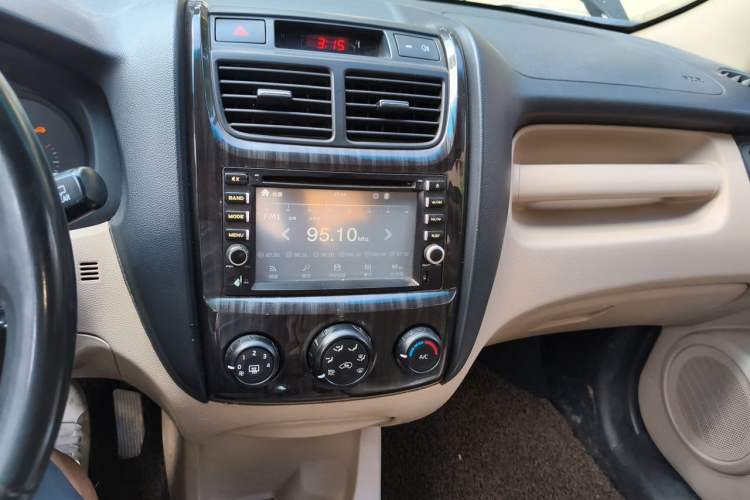 Used Kia Sportage 2013 2.0L Manual Two-Wheel Drive GL Trim Audio And AC Panel