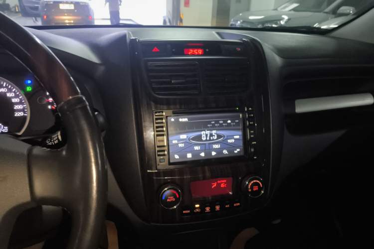 Used Kia Sportage 2013 2.0L Manual Two-Wheel Drive GLS Audio And AC Panel