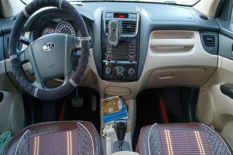 Used Kia Sportage 2013 2.0L Automatic Two-Wheel Drive GL Trim Center Console