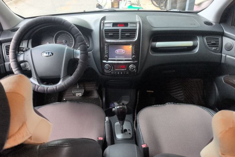 Used Kia Sportage 2013 2.0L Automatic Two-Wheel Drive DLX Trim Center Console