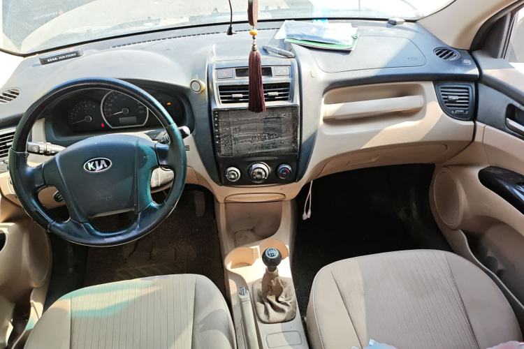 Used Kia Sportage 2013 2.0L Manual Two-Wheel Drive GL Trim Center Console