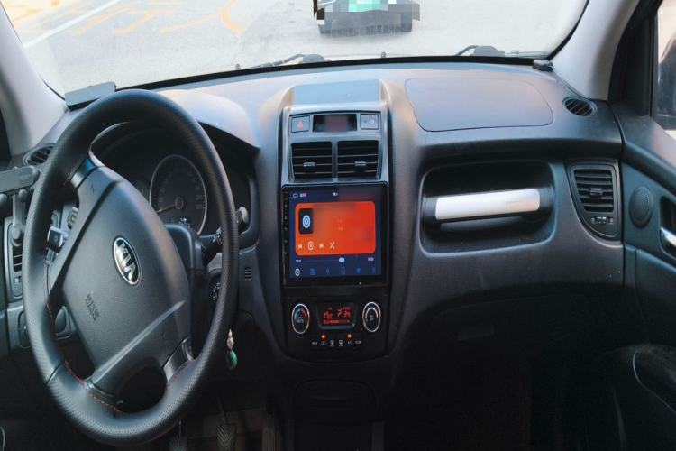 Used Kia Sportage 2013 2.0L Manual Two-Wheel Drive GLS Center Console