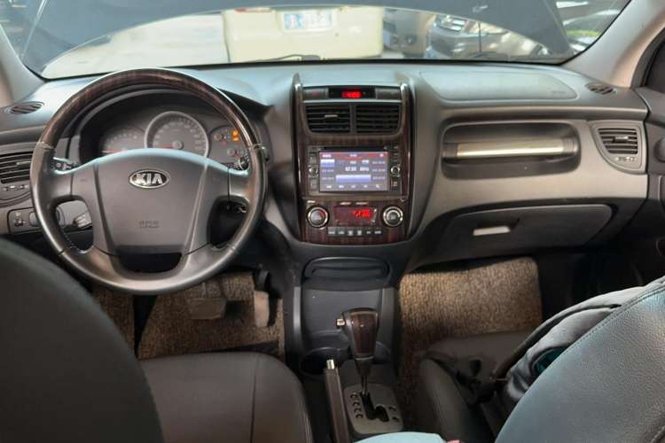 Used Kia Sportage 2013 2.0L Automatic Two-Wheel Drive GLS Trim Center Console