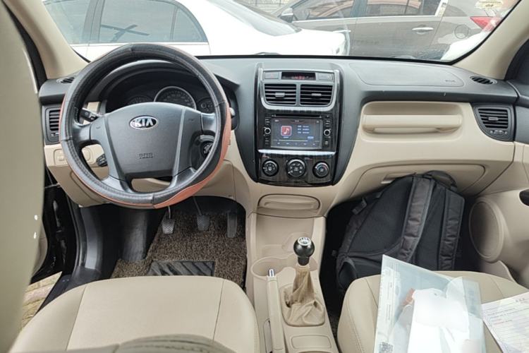 Used Kia Sportage 2013 2.0L Manual Two-Wheel Drive GL Trim Center Console