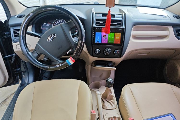 Used Kia Sportage 2013 2.0L Manual Two-Wheel Drive GL Trim Center Console