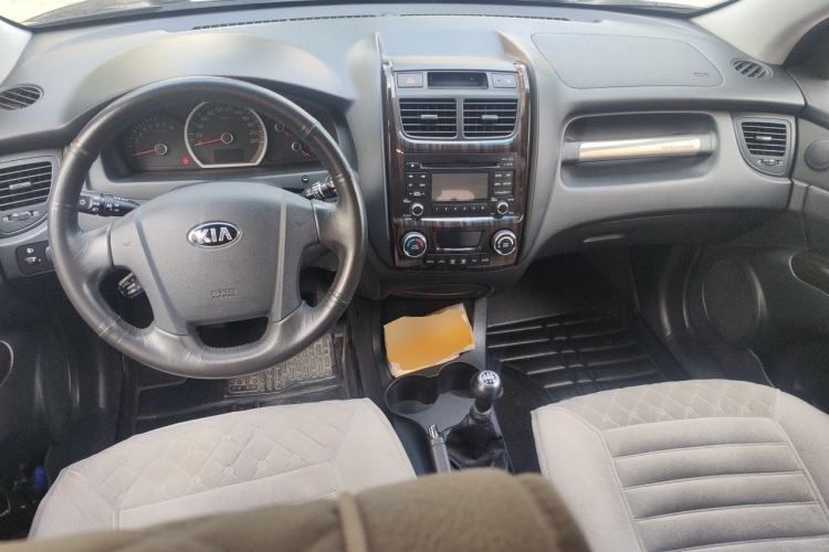 Used Kia Sportage 2013 2.0L Manual Two-Wheel Drive GLS Center Console