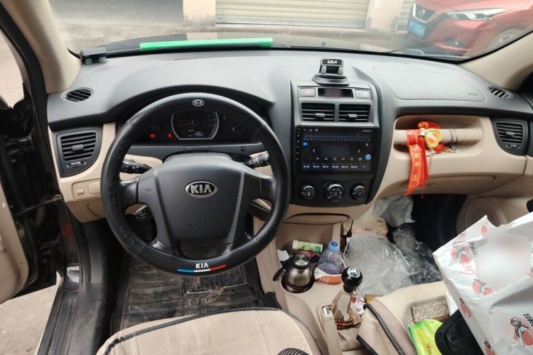 Used Kia Sportage 2013 2.0L Manual Two-Wheel Drive GL Trim Center Console