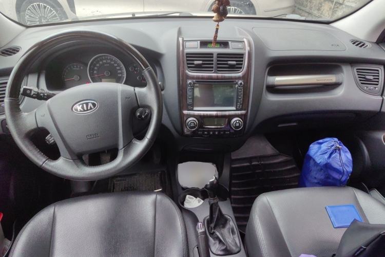 Used Kia Sportage 2013 2.0L Manual Two-Wheel Drive GLS Center Console