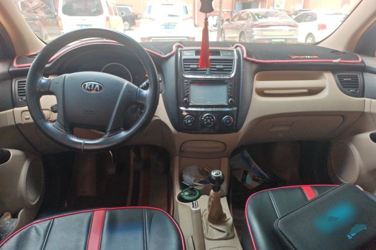 Used Kia Sportage 2013 2.0L Manual Two-Wheel Drive GL Trim Center Console