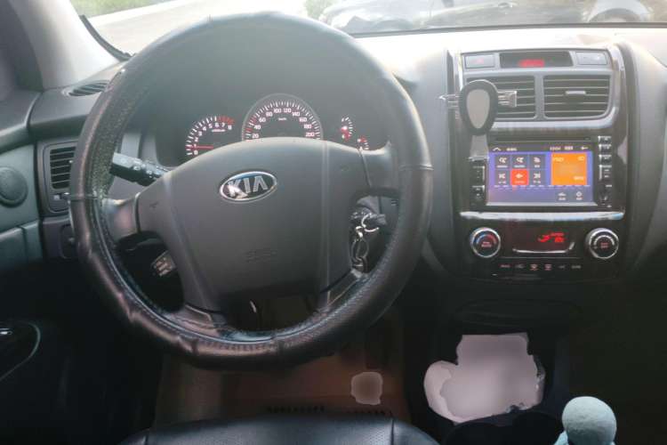Used Kia Sportage 2013 2.0L Manual Two-Wheel Drive GLS Center Console