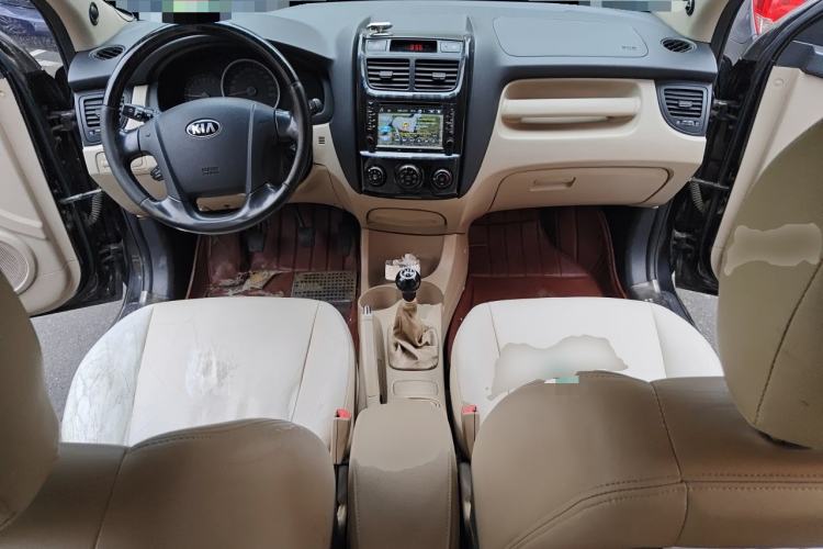 Used Kia Sportage 2013 2.0L Manual Two-Wheel Drive GL Trim Center Console