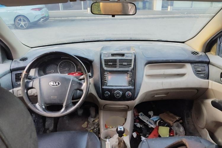 Used Kia Sportage 2013 2.0L Manual Two-Wheel Drive GL Trim Center Console