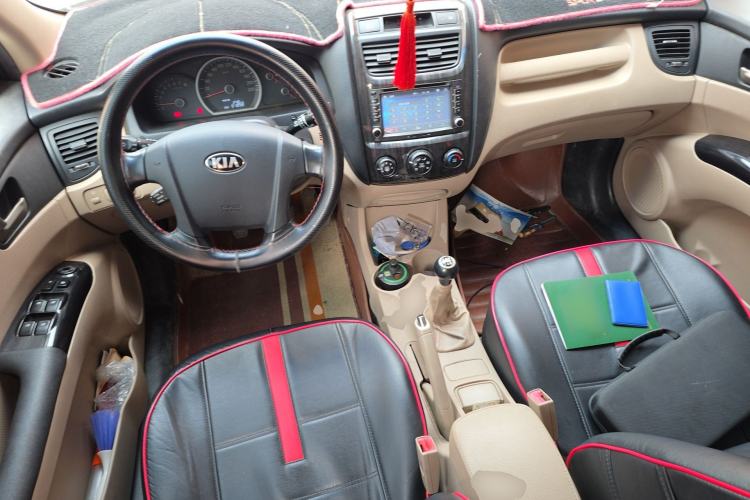 Used Kia Sportage 2013 2.0L Manual Two-Wheel Drive GL Trim Center Console