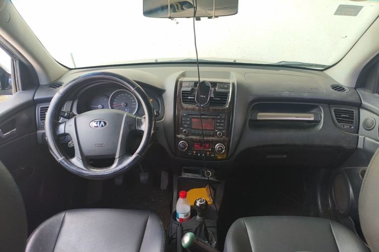 Used Kia Sportage 2013 2.0L Manual Two-Wheel Drive GLS Center Console
