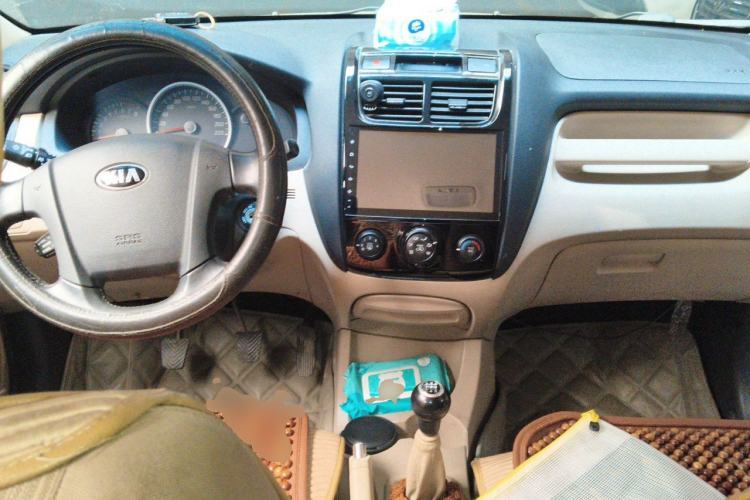 Used Kia Sportage 2013 2.0L Manual Two-Wheel Drive GL Trim Center Console