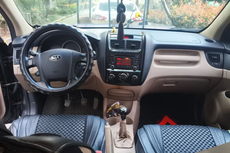 Used Kia Sportage 2013 2.0L Manual Two-Wheel Drive GL Trim Center Console
