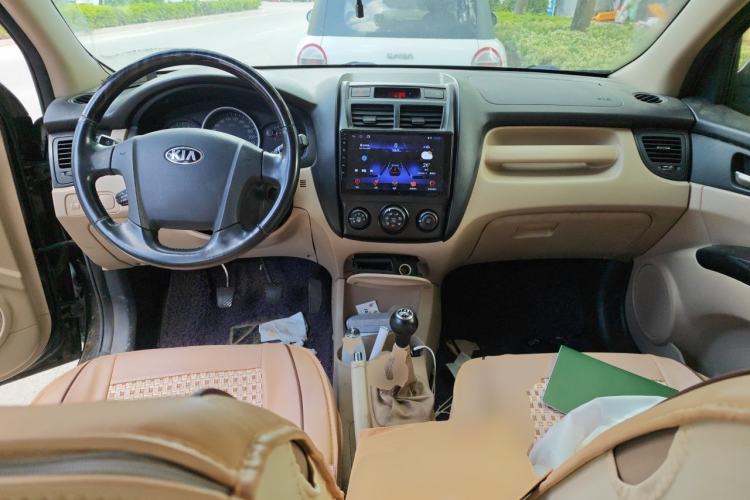 Used Kia Sportage 2013 2.0L Manual Two-Wheel Drive GL Trim Center Console