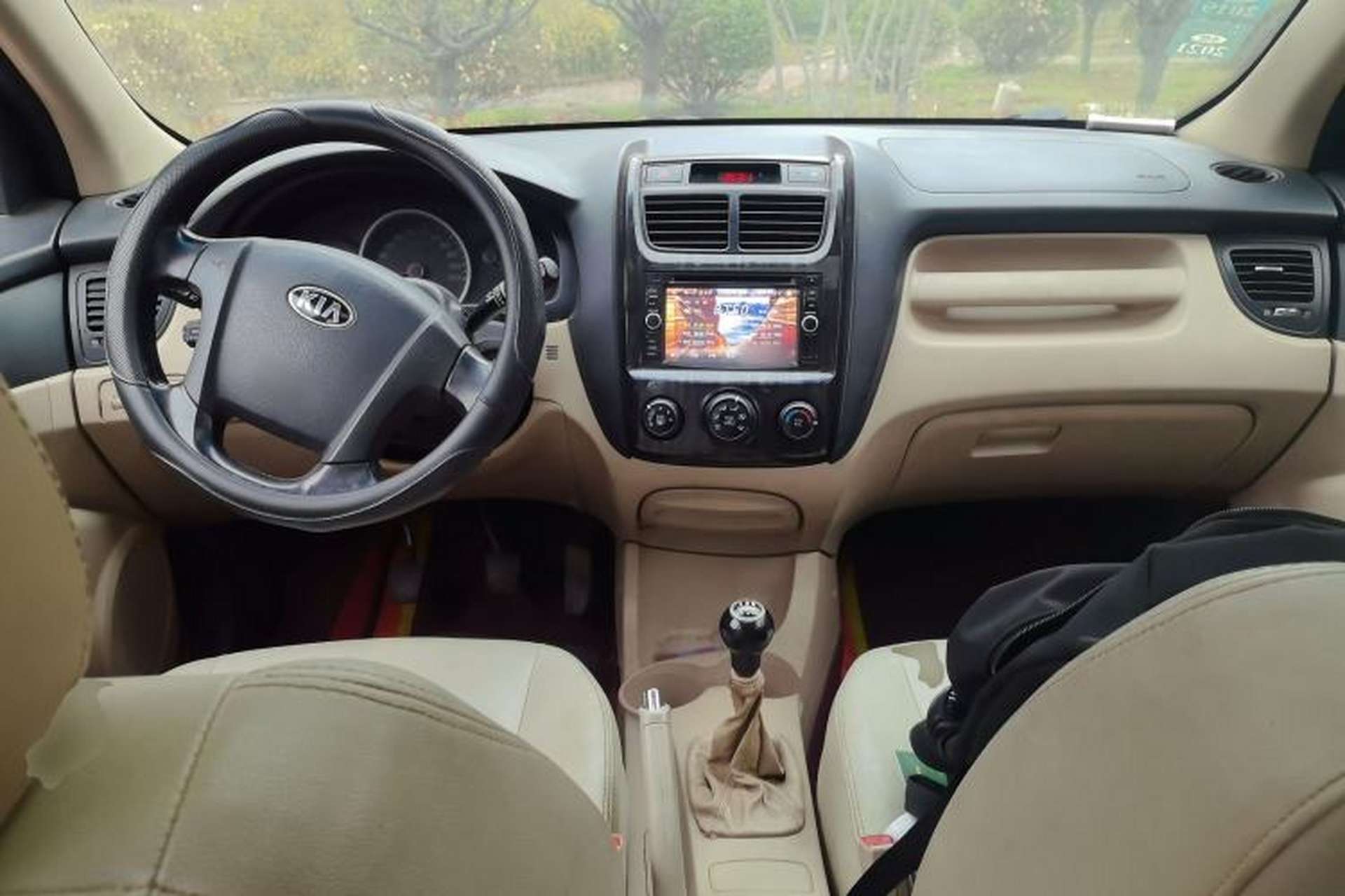 Used Kia Sportage 2013 2.0L Manual Two-Wheel Drive GL Trim Center Console