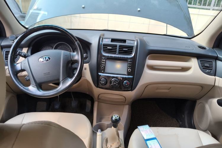 Used Kia Sportage 2013 2.0L Manual Two-Wheel Drive GL Trim Center Console