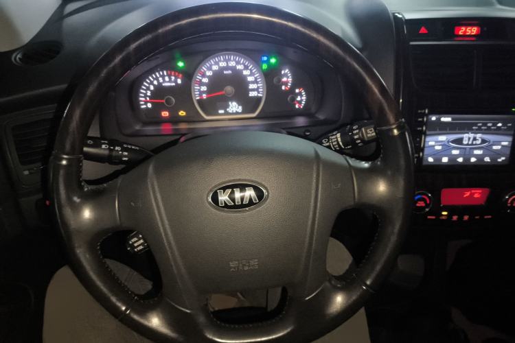 Used Kia Sportage 2013 2.0L Manual Two-Wheel Drive GLS Center Console