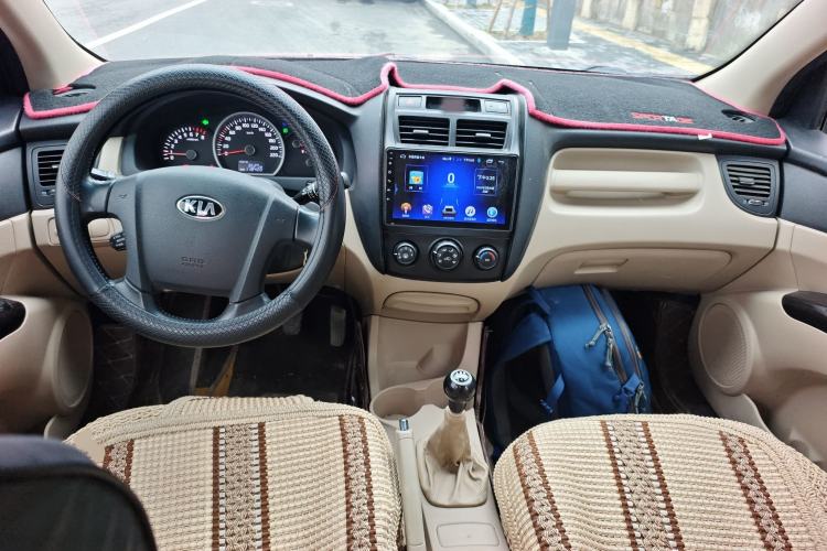 Used Kia Sportage 2013 2.0L Manual Two-Wheel Drive GL Trim Center Console