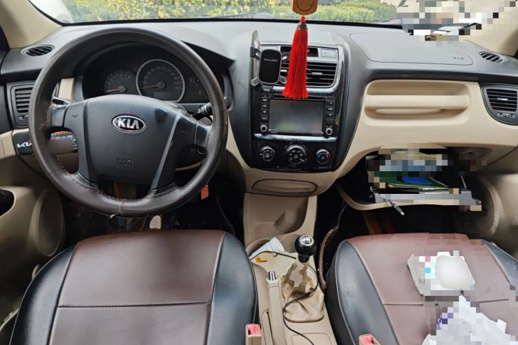 Used Kia Sportage 2013 2.0L Manual Two-Wheel Drive GL Trim Center Console