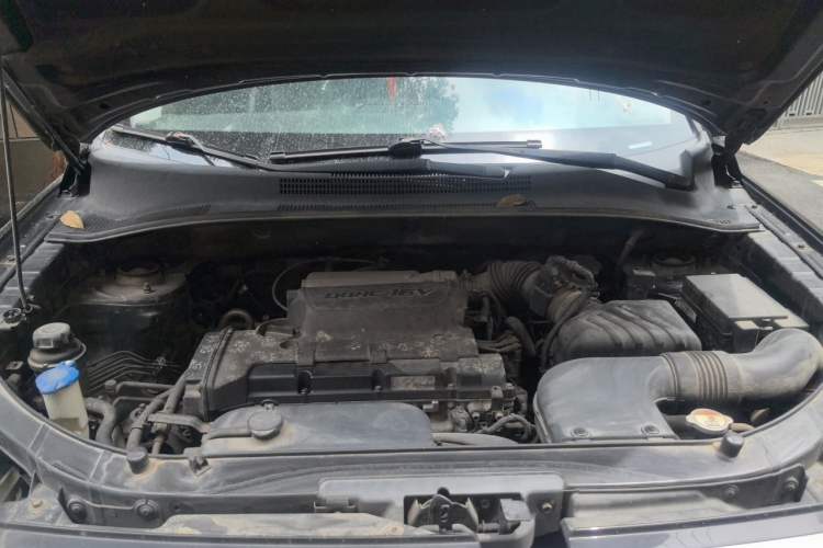 Used Kia Sportage 2013 2.0L Manual Two-Wheel Drive GLS Engine Bay