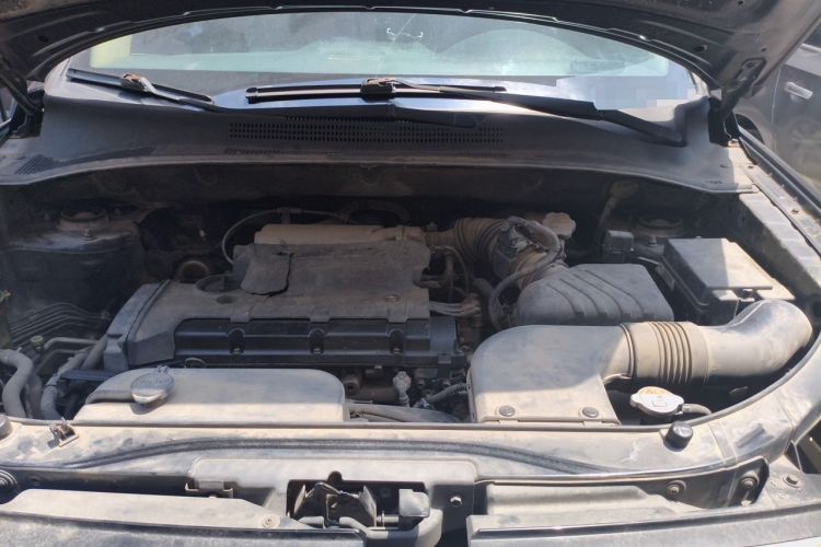 Used Kia Sportage 2013 2.0L Manual Two-Wheel Drive GL Trim Engine Bay