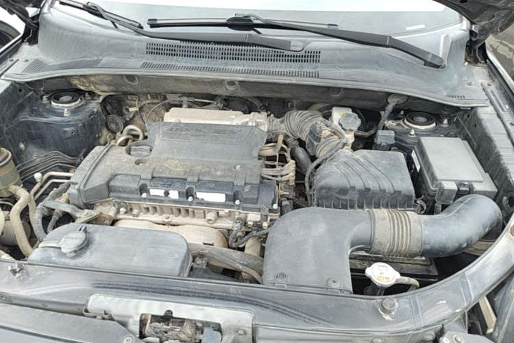Used Kia Sportage 2013 2.0L Manual Two-Wheel Drive GL Trim Engine Bay