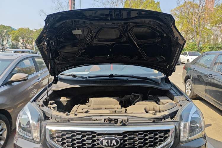 Used Kia Sportage 2013 2.0L Manual Two-Wheel Drive GL Trim Engine Bay