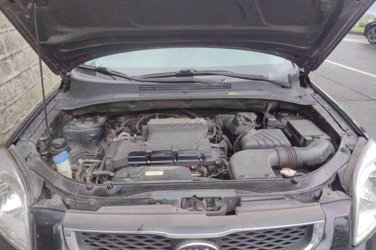 Used Kia Sportage 2013 2.0L Manual Two-Wheel Drive GLS Engine Bay
