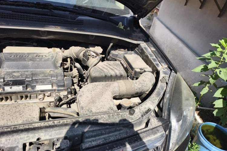 Used Kia Sportage 2013 2.0L Manual Two-Wheel Drive GL Trim Engine Bay Left
