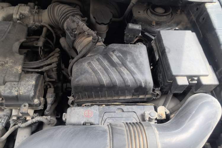 Used Kia Sportage 2013 2.0L Manual Two-Wheel Drive GLS Engine Bay Left