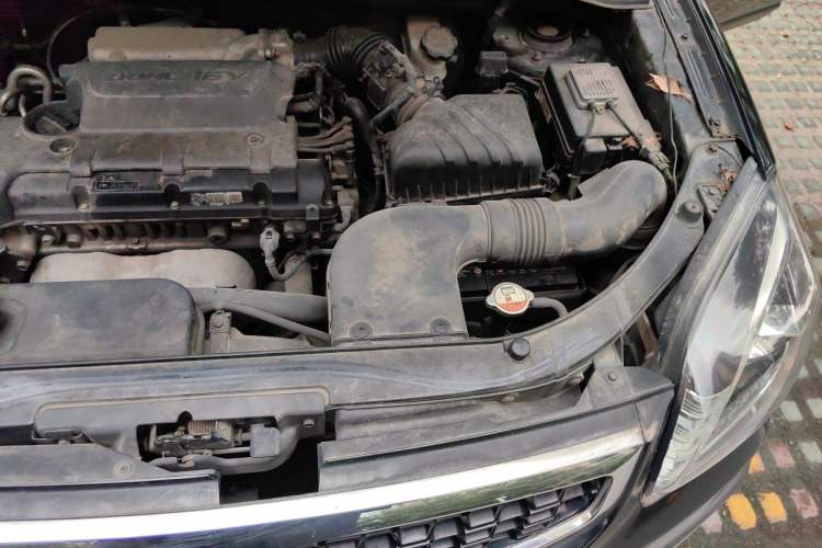 Used Kia Sportage 2013 2.0L Automatic Two-Wheel Drive GL Trim Engine Bay Left