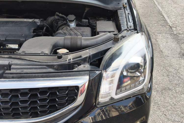 Used Kia Sportage 2013 2.0L Manual Two-Wheel Drive GLS Engine Bay Left