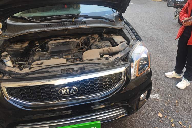 Used Kia Sportage 2013 2.0L Manual Two-Wheel Drive GLS Engine Bay Left