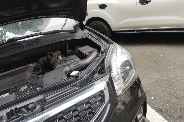 Used Kia Sportage 2013 2.0L Automatic Two-Wheel Drive GL Trim Engine Bay Left