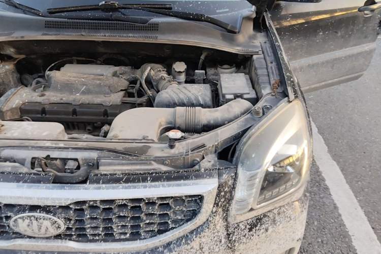 Used Kia Sportage 2013 2.0L Manual Two-Wheel Drive GL Trim Engine Bay Left