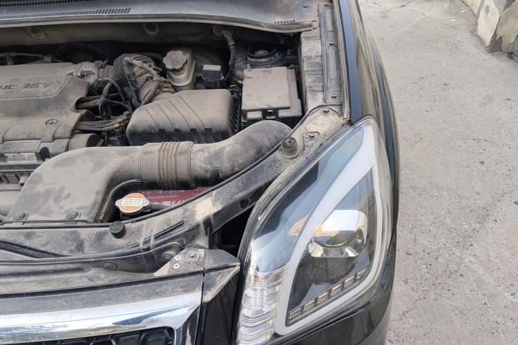 Used Kia Sportage 2013 2.0L Automatic Two-Wheel Drive GLS Trim Engine Bay Left