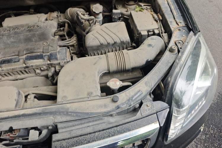 Used Kia Sportage 2013 2.0L Manual Two-Wheel Drive GL Trim Engine Bay Left