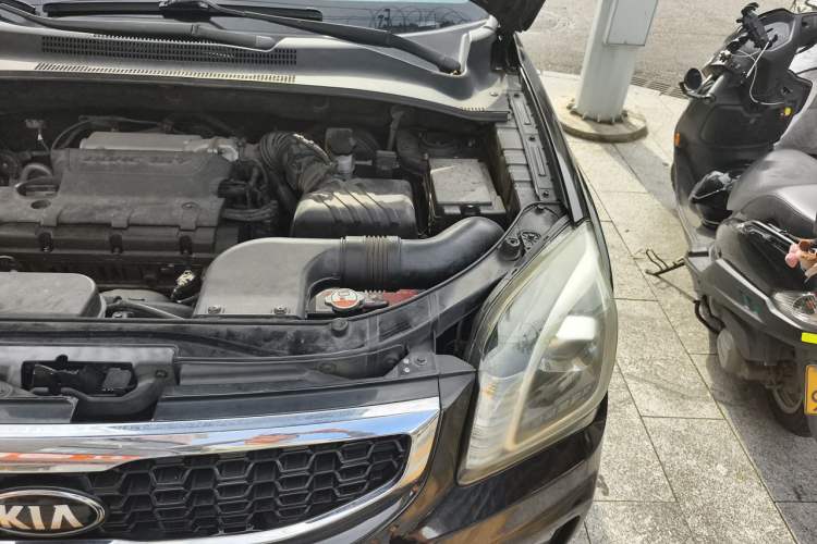 Used Kia Sportage 2013 2.0L Automatic Two-Wheel Drive GL Trim Engine Bay Left