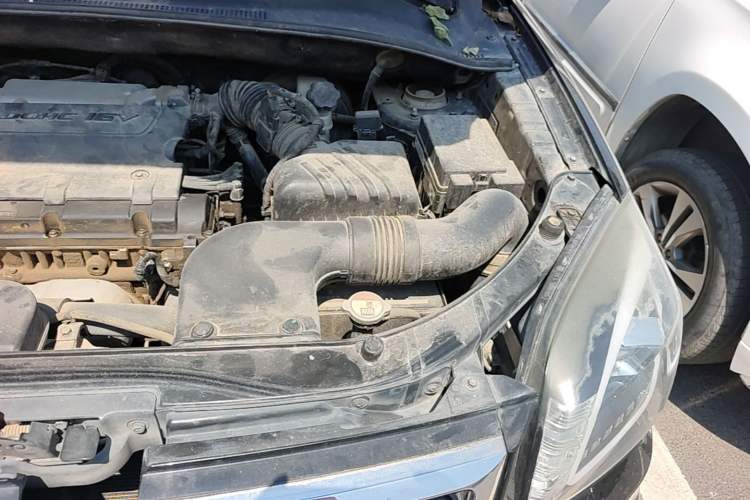 Used Kia Sportage 2013 2.0L Manual Two-Wheel Drive GLS Engine Bay Left