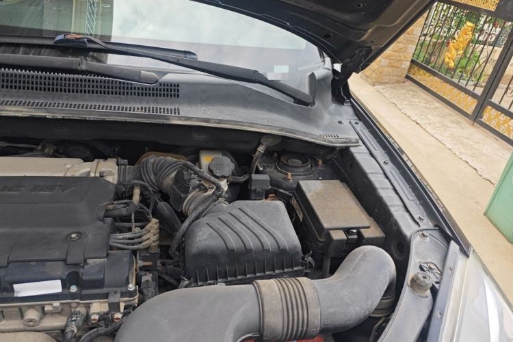Used Kia Sportage 2013 2.0L Manual Two-Wheel Drive GL Trim Engine Bay Left