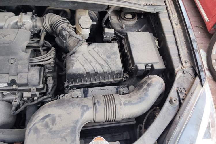 Used Kia Sportage 2013 2.0L Automatic Two-Wheel Drive GL Trim Engine Bay Left