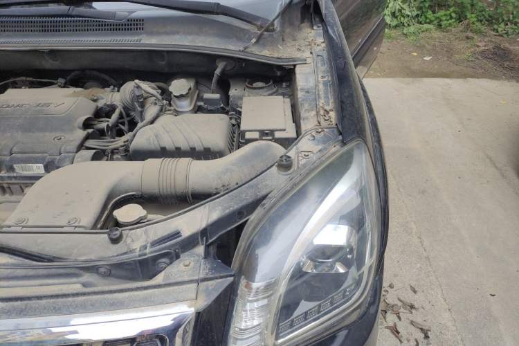 Used Kia Sportage 2013 2.0L Automatic Two-Wheel Drive DLX Trim Engine Bay Left