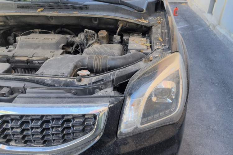 Used Kia Sportage 2013 2.0L Manual Two-Wheel Drive GL Trim Engine Bay Left