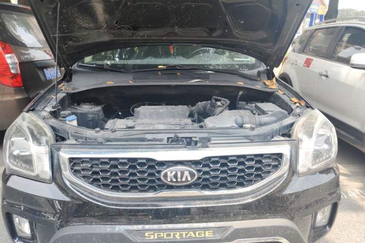 Used Kia Sportage 2013 2.0L Automatic Two-Wheel Drive GL Trim Engine Bay