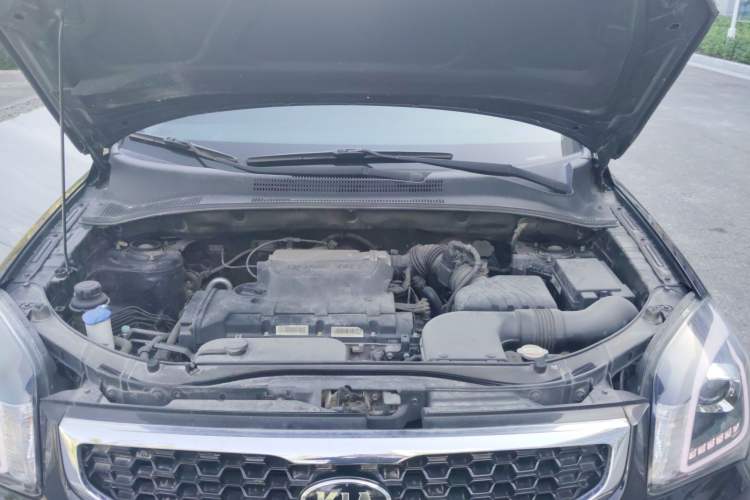 Used Kia Sportage 2013 2.0L Manual Two-Wheel Drive GLS Engine Bay
