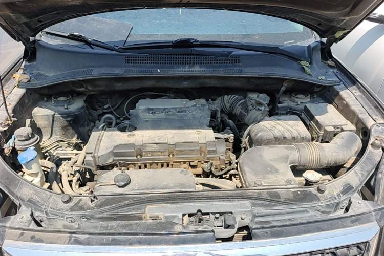 Used Kia Sportage 2013 2.0L Manual Two-Wheel Drive GLS Engine Bay
