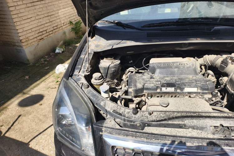 Used Kia Sportage 2013 2.0L Manual Two-Wheel Drive GL Trim Engine Bay Right